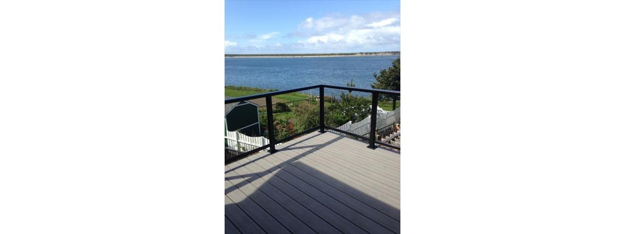 Tigard, OR deck built with Trex Transcend Gravel Path Deck