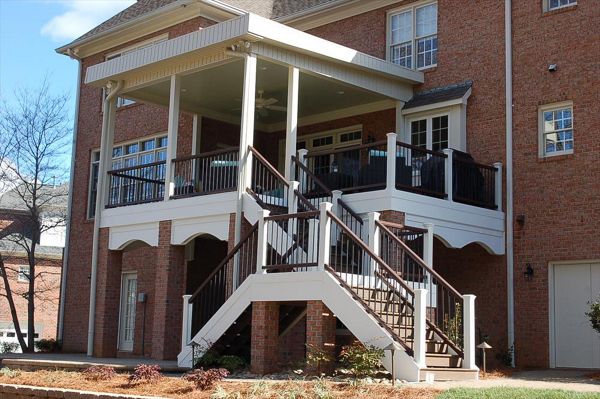 Trex Transcend Spiced Rum porch plank with Transcend Vintage Lantern handrails in Winston Salem, NC.