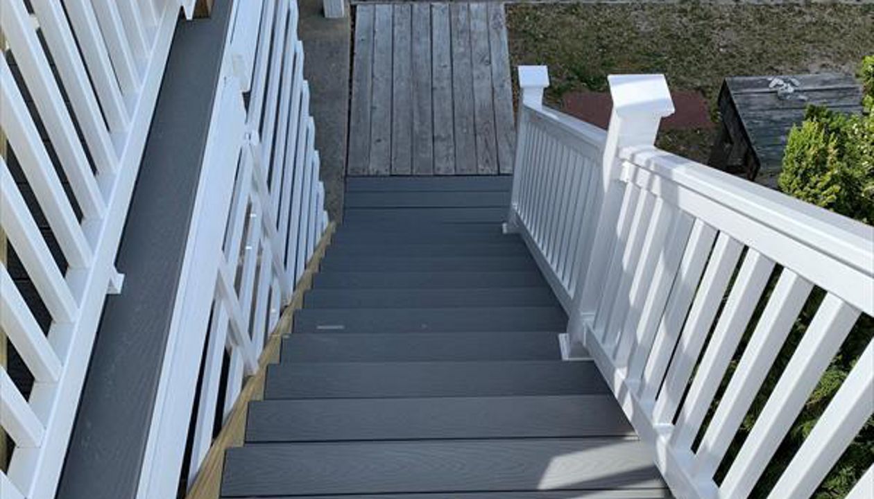 Trex Pebble Grey Decking and Transcends Railing