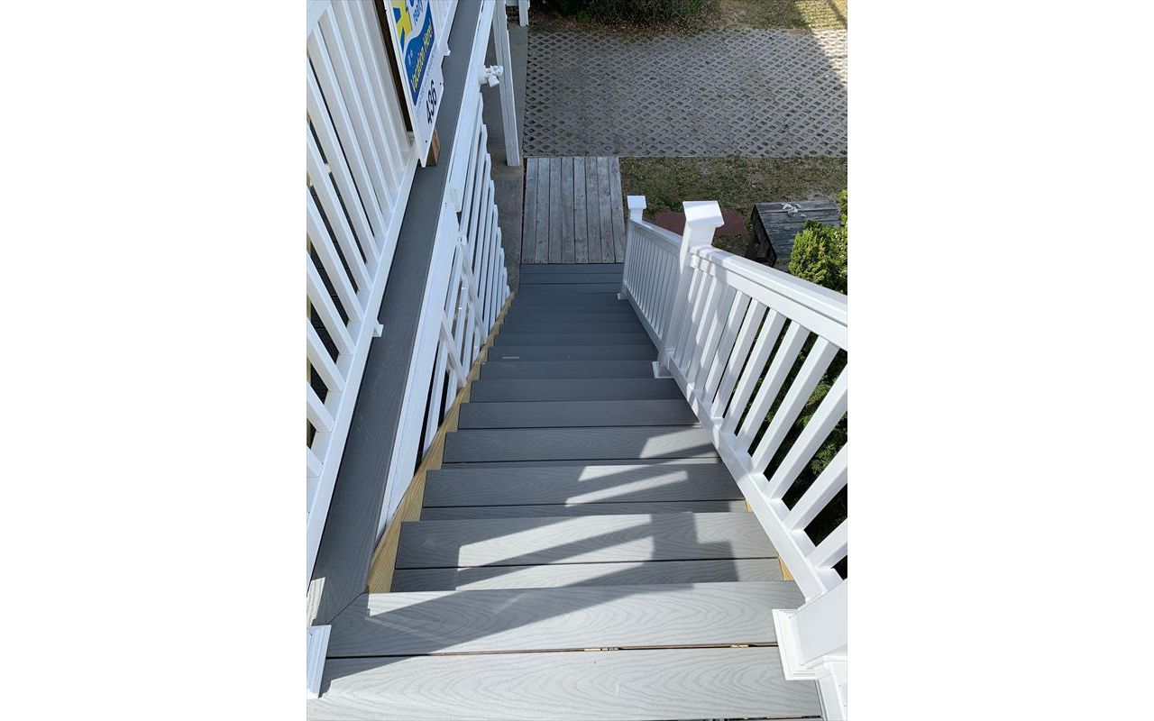 Trex Pebble Grey Decking and Transcends Railing