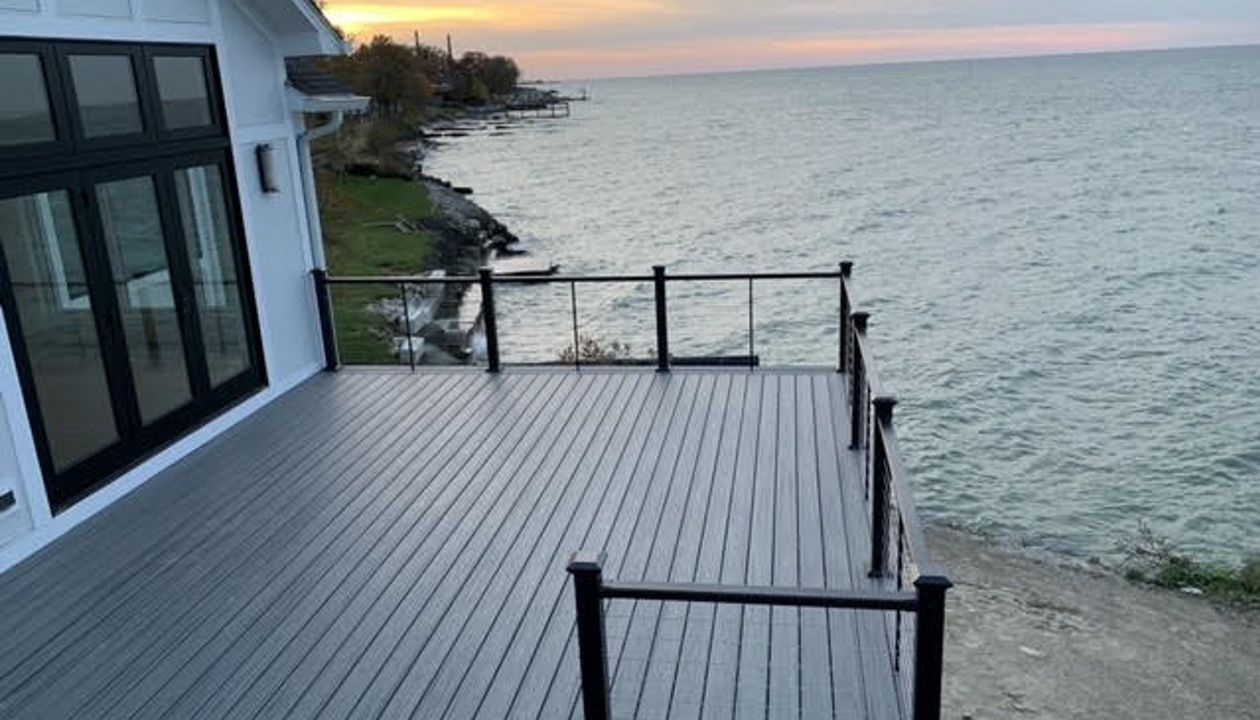 Lake Erie Island Mist deck with Cable rail