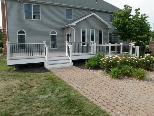 Trex Transcend Gravel Path Decking, White Transcend Railing