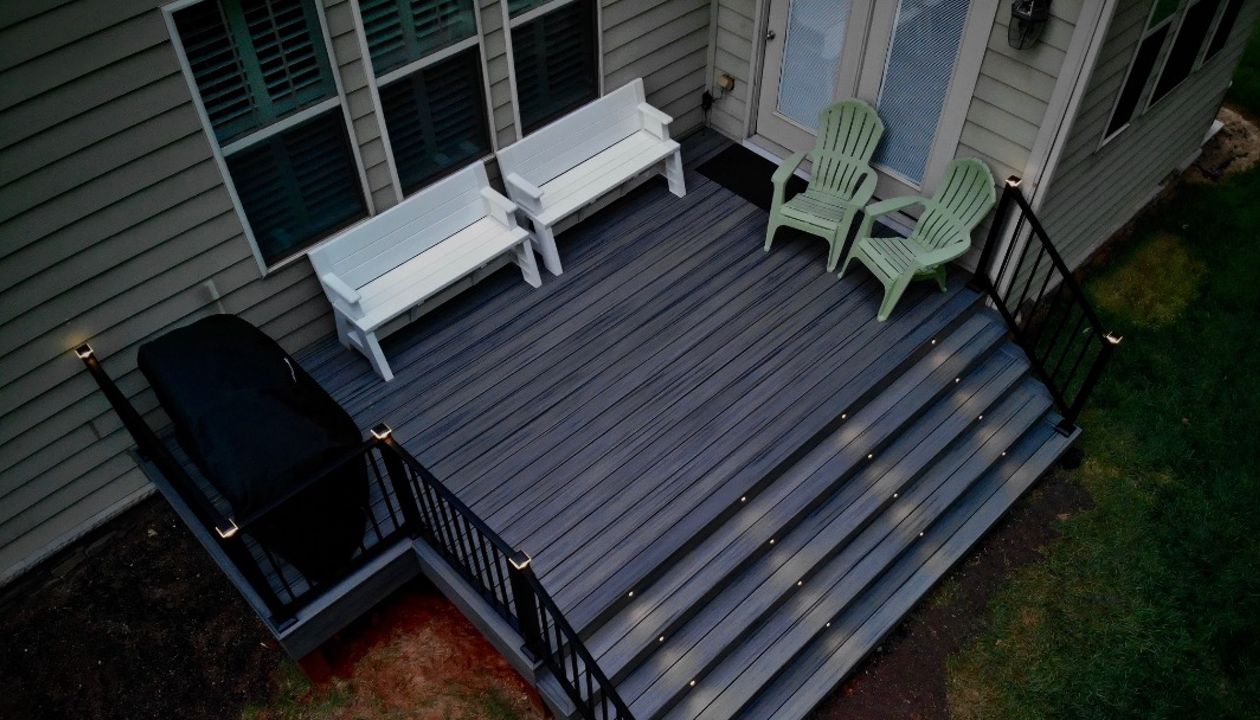 Awesome Signature railings with post cap and riser lights!