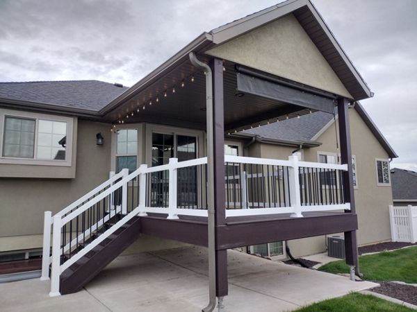 Layton Madeira Deck with Trussed Roof Overhang