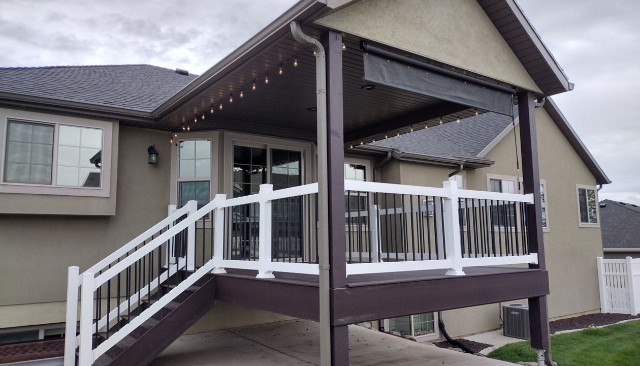 Layton Madeira Deck with Trussed Roof Overhang