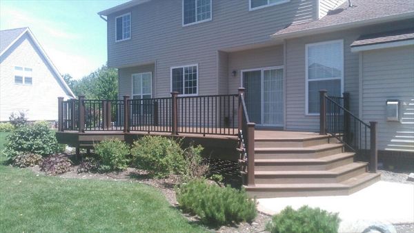 Transcends Tropical Decking With Reveal Railing