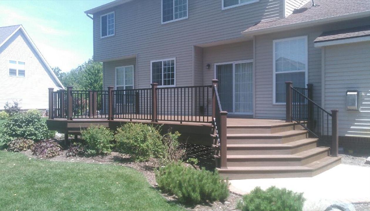 Transcends Tropical Decking With Reveal Railing