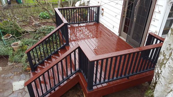 Trex Madeira w/ black Transcend cocktail railing, Seattle, WA