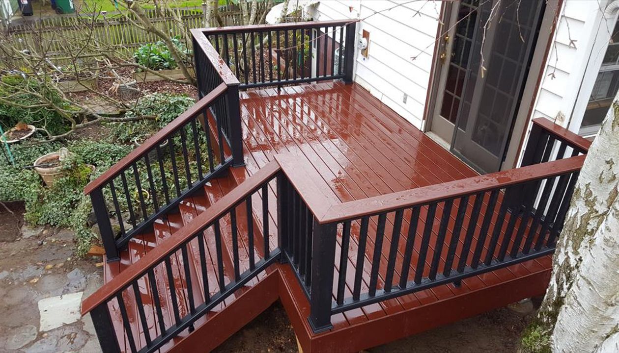 Trex Madeira w/ black Transcend cocktail railing, Seattle, WA