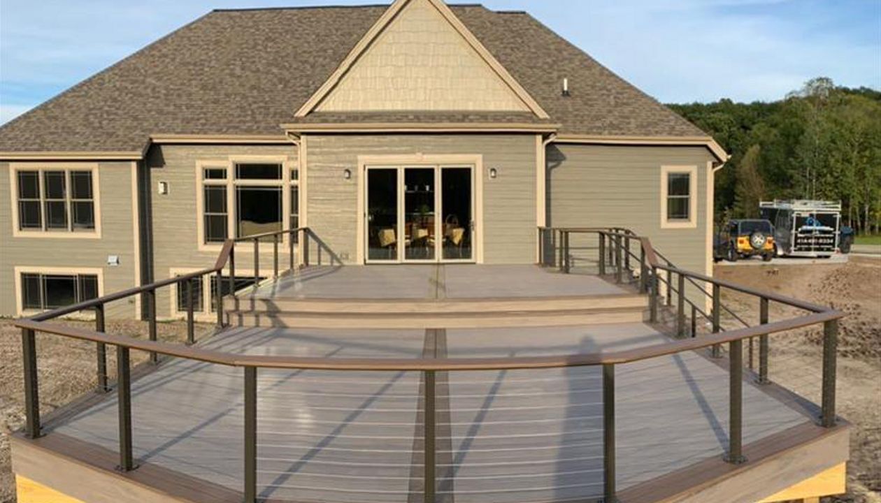 This deck features Trex enhance rocky harbor as main deck and Trex enhanced toasted sand as picture frame/middle divider. It has a toasted sand drink rail.
