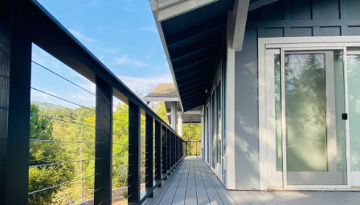 Los Altos, Ca. Pebble Grey Trex Deck Walk Way