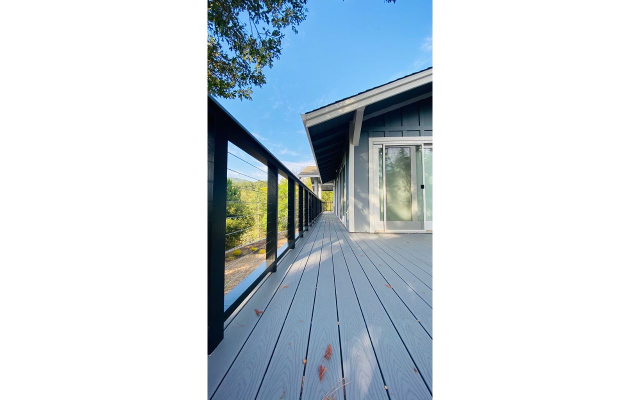 Los Altos, Ca. Pebble Grey Trex Deck Walk Way