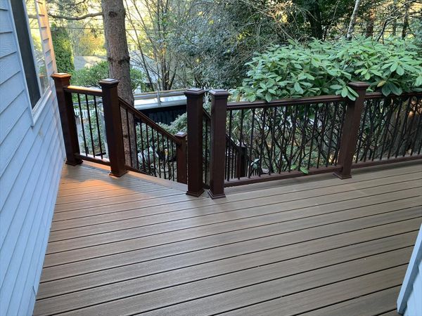 TREX Trascend Vintage Lantern Railing with TREX Deck in Beaverton, OR