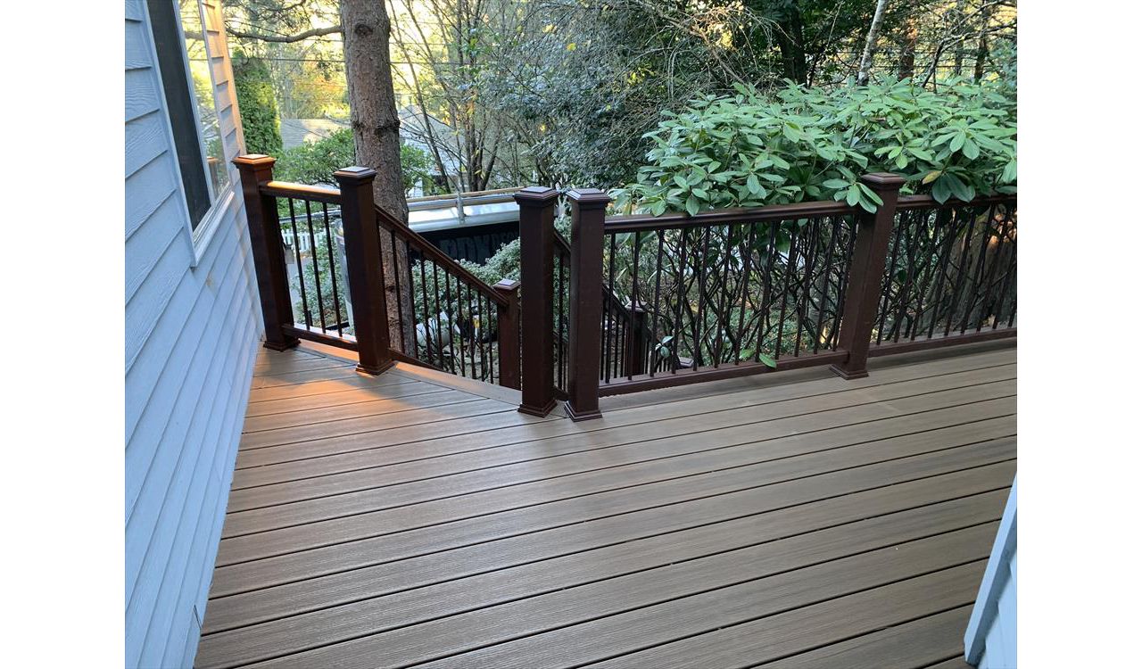 TREX Trascend Vintage Lantern Railing with TREX Deck in Beaverton, OR