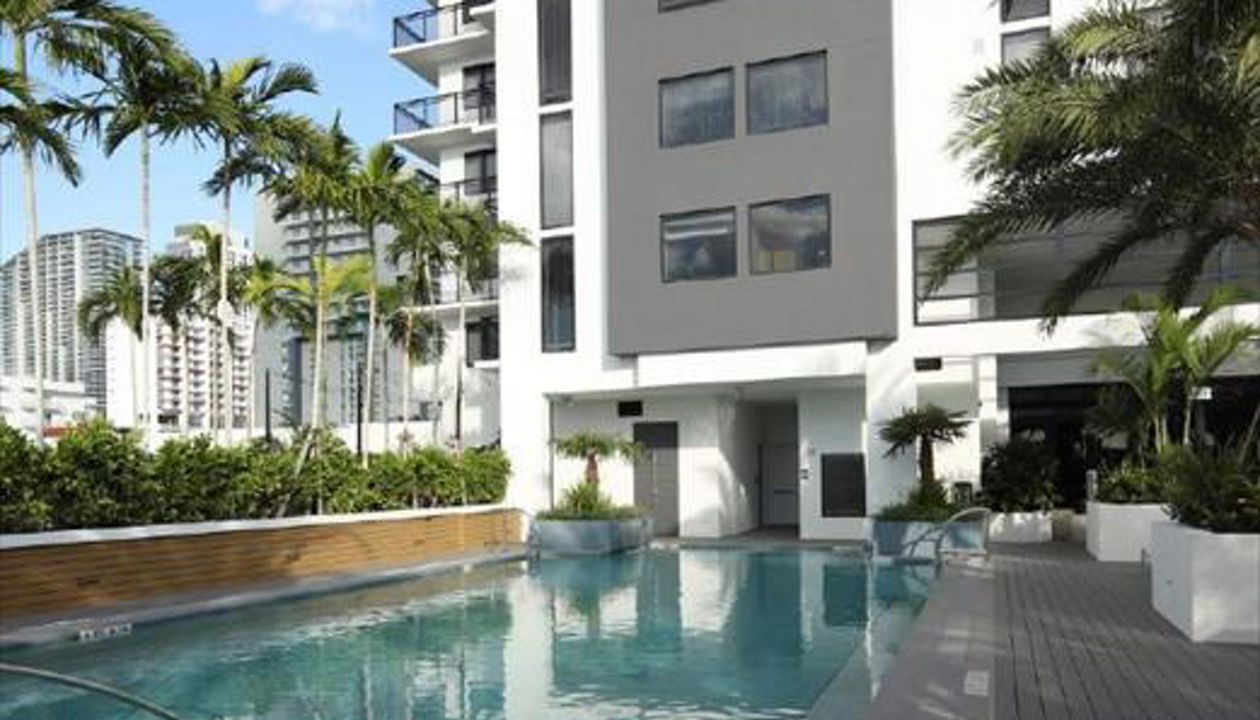 Trex Select Pebble Grey deck; Miami, FL; custom elevated steel substructure