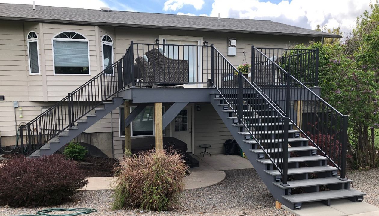 Trex Enhance Clamshell double staircase