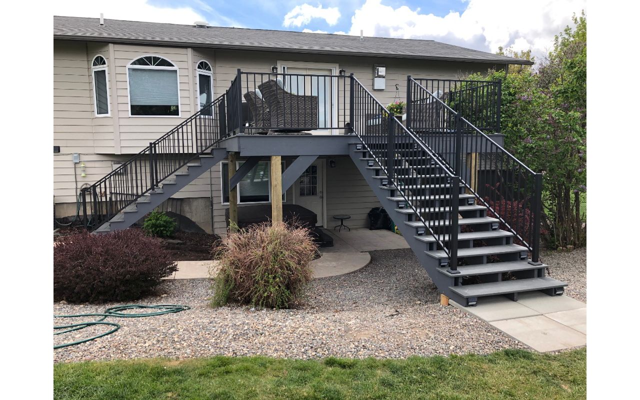 Trex Enhance Clamshell double staircase