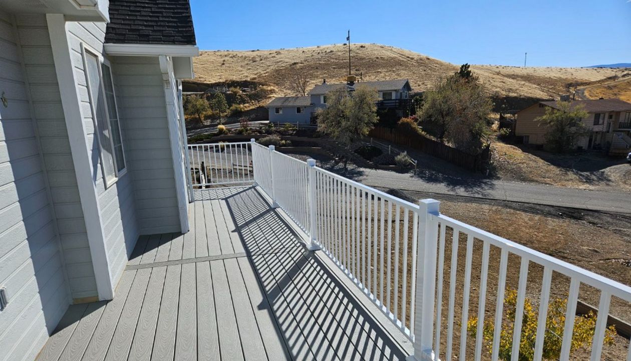 Pebble Grey Deck White Aluminum Handrail