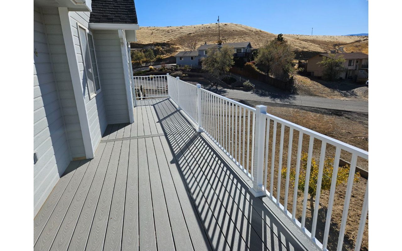 Pebble Grey Deck White Aluminum Handrail