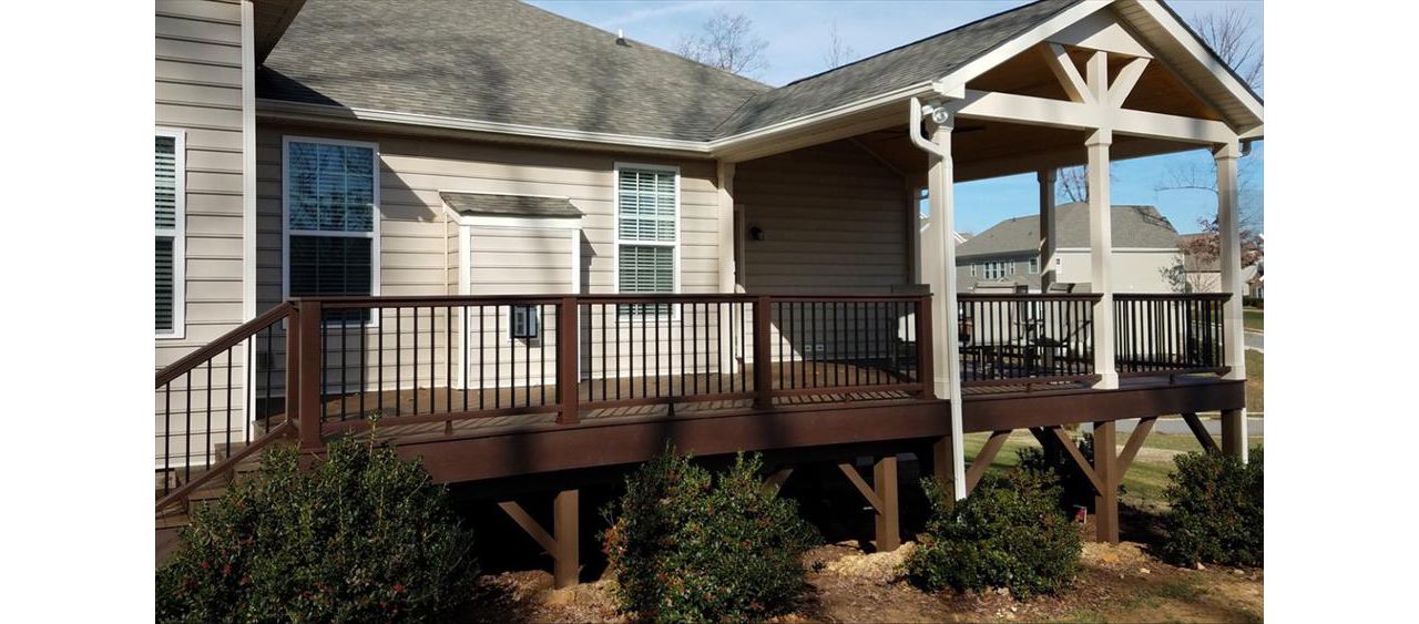 Trex Spiced Rum Decking with Trex Transcend Vintage Lantern railing.