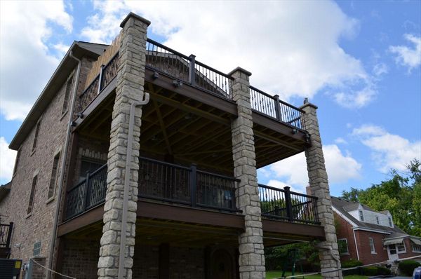 Trex Transcend Spiced Rum Decking with Black Aluminum Balusters - Lemont, IL