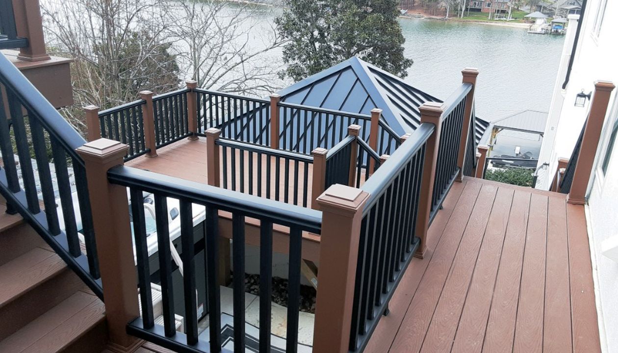 Trex Select Saddle and Transcend Railing