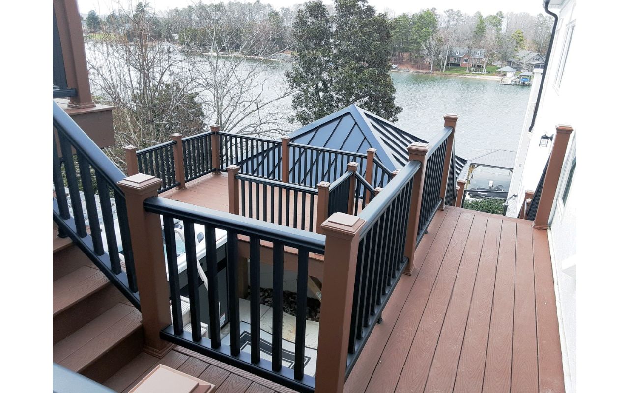 Trex Select Saddle and Transcend Railing