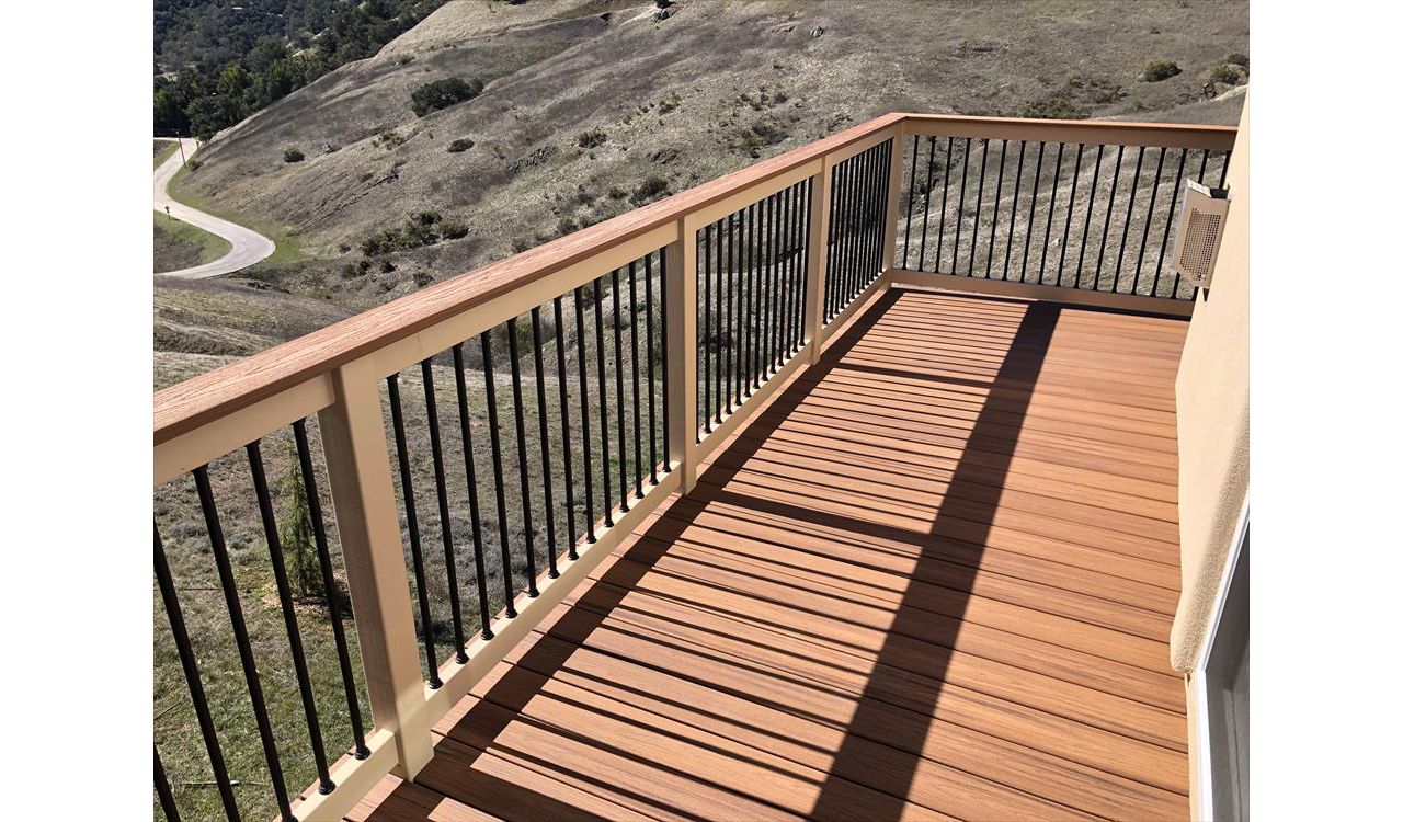 Trex deck in Transcend Tropical Tiki Torch