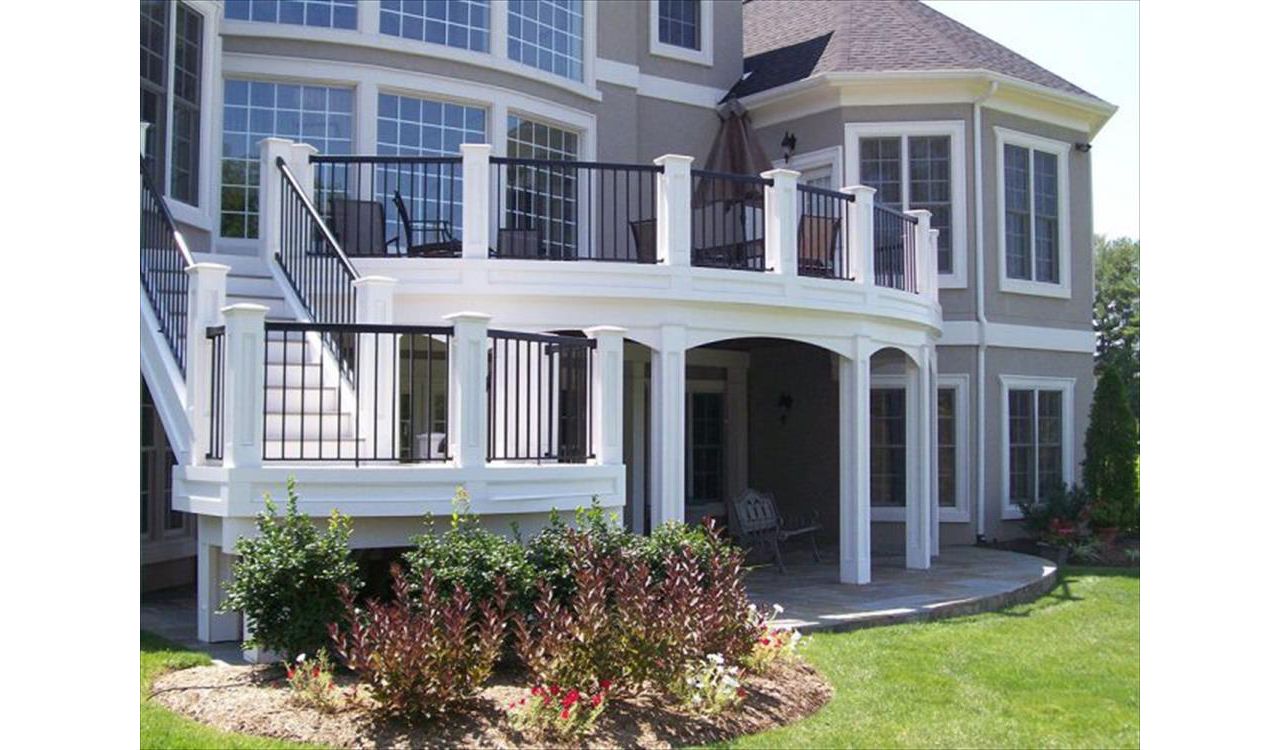 Curved Deck with Signature Reails