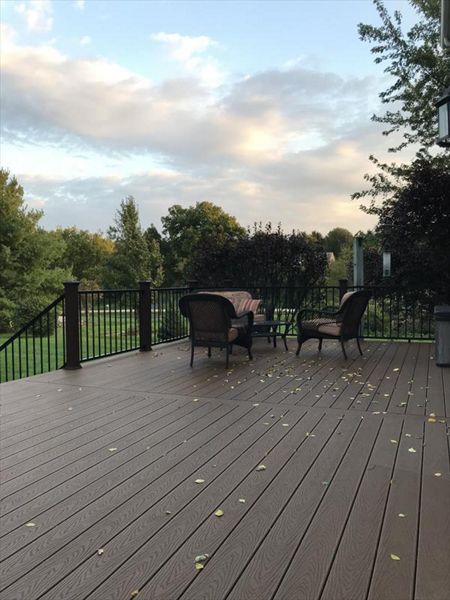 Trex Select Saddle with Black Signature rail