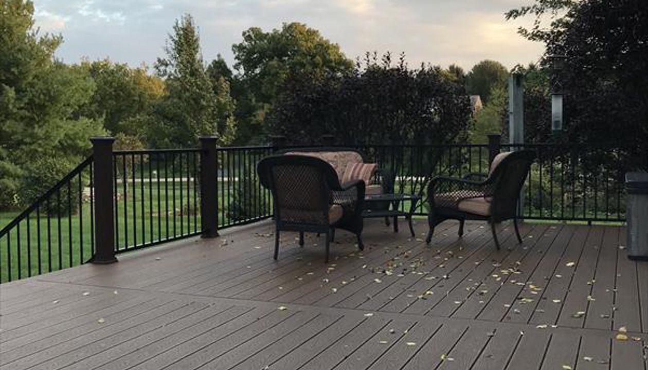 Trex Select Saddle with Black Signature rail