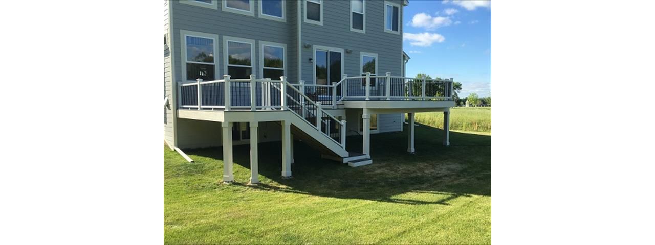 Minnetrista MN Clamshell with White transcend railing