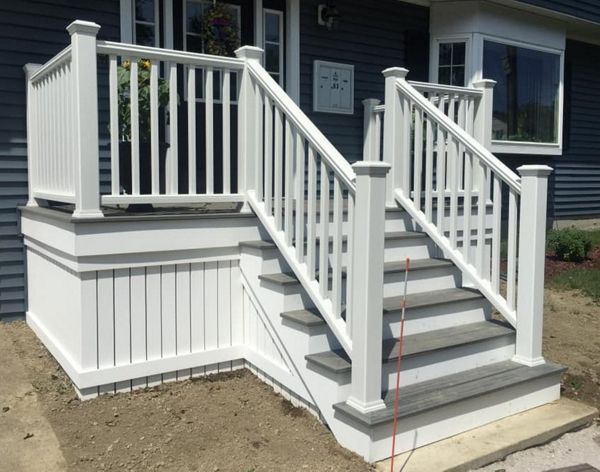 Trex Transcend Island Mist w/ Trex Transcend White Railing System