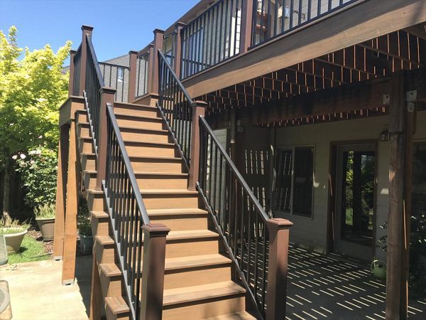 Picture frame Trex decking with Trex signature railing. Happy Valley, Oregon