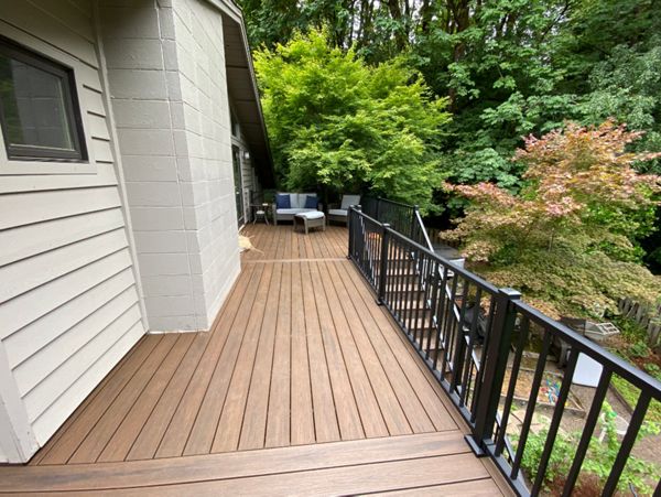 Trex Transcend Spiced Rum decking and Trex Signature railing
