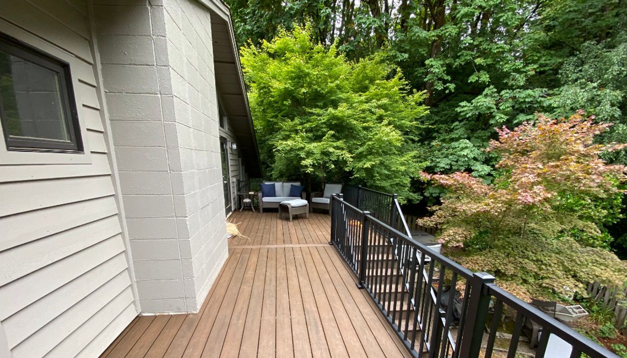 Trex Transcend Spiced Rum decking and Trex Signature railing
