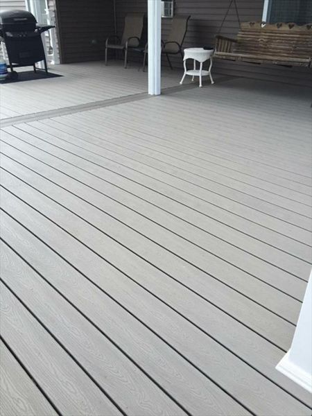 Large deck in Gravel Path