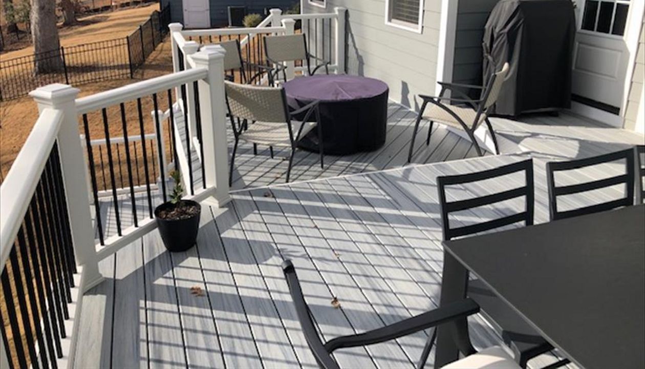 Large living space on this Trex Enhance Naturals Foggy Wharf deck.