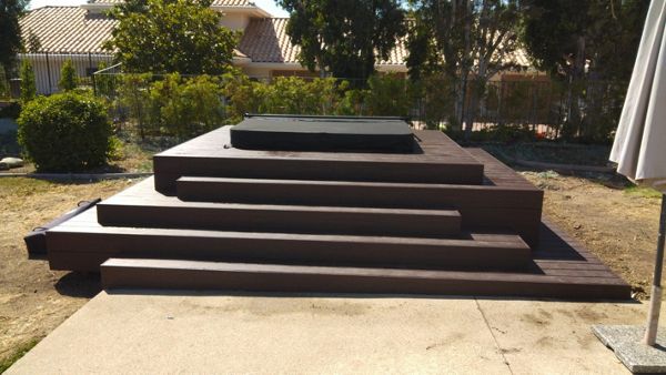 Multi Level Trex Jacuzzi Lave Rock