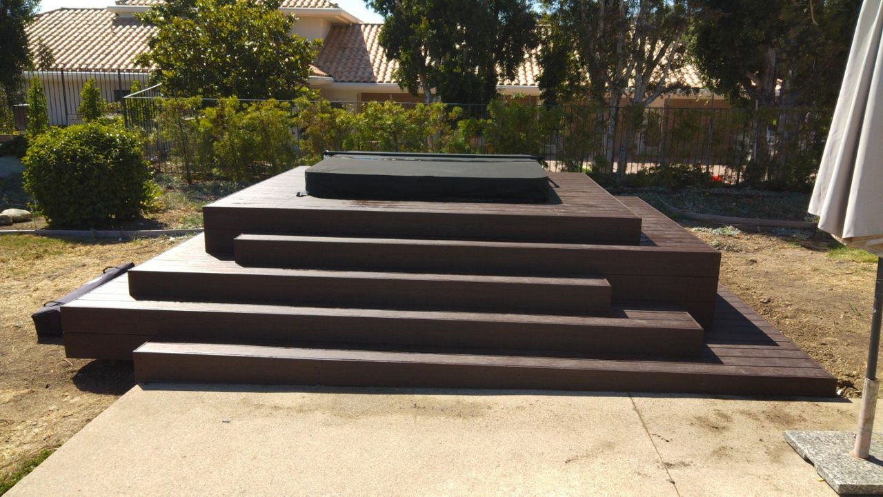 Multi Level Trex Jacuzzi Lave Rock
