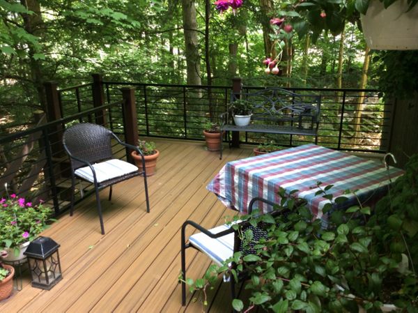 Signature Rod Rail with Transcend Posts. Transcend Havana Gold Decking. Hidden Fasteners.