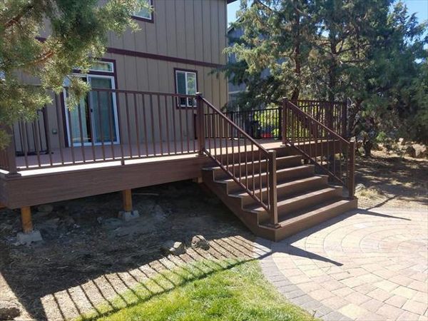 Trex Signature Aluminum Rail in Bronze
