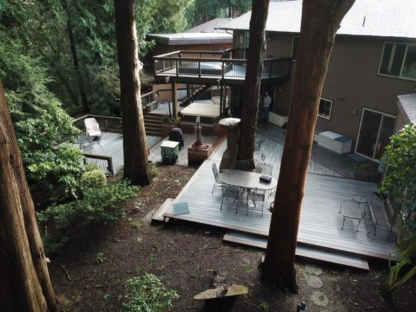 Trex Deck featuring Trex Transcend Island Mist with Spiced Rum border