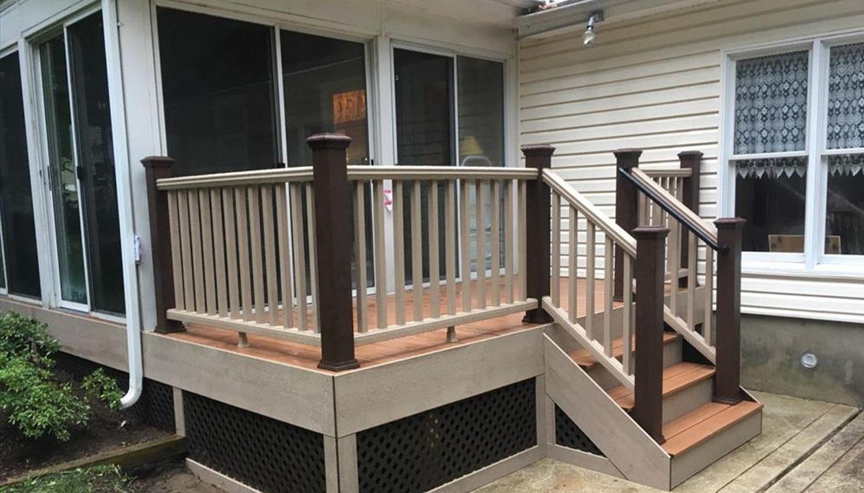 This deck highlights the ease of  customization with the Trex Transcend railing. This homeowner wanted a unique look so we paired Rope Swing rails with Vintage Lantern Posts. We also picture framed the lattice with Rope Swing fascia. Tiki Torch decking.