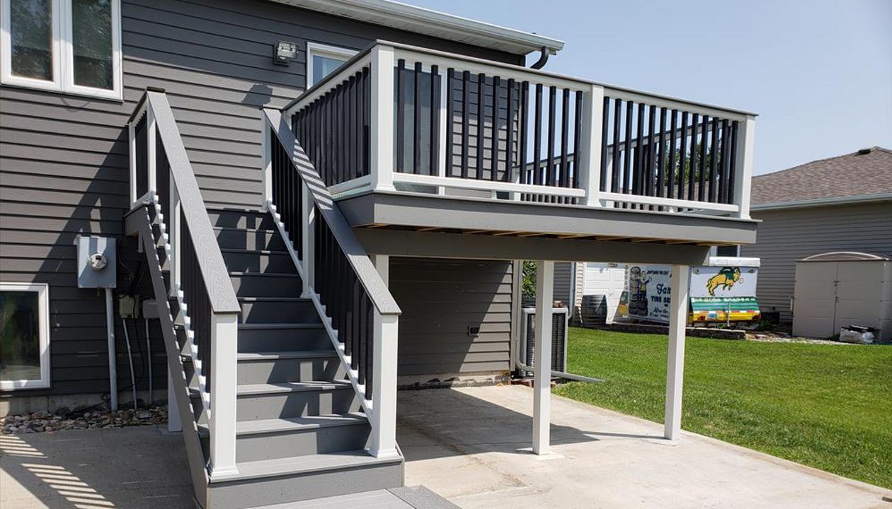 Build Right, Inc. Trex Select Decking in Pebble Grey and Transcend Railing in Fargo/Moorhead Area