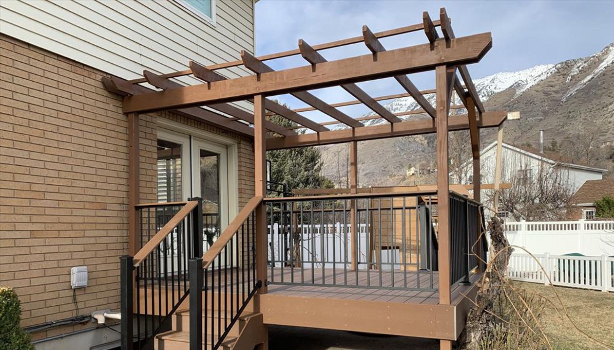 Trex Select Saddle Brown and Saddle Brown Drink Rail Utah County