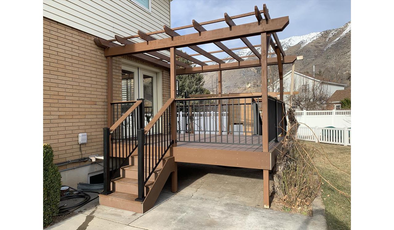 Trex Select Saddle Brown and Saddle Brown Drink Rail Utah County