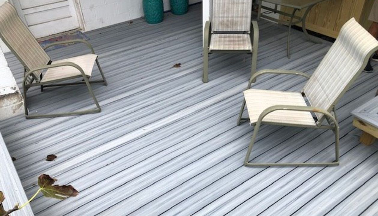 Trex Enhance Naturals Foggy Wharf deck & custom benches in Wrightsville Beach, NC