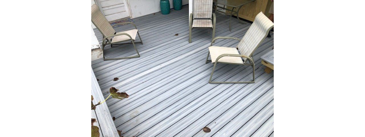 Trex Enhance Naturals Foggy Wharf deck & custom benches in Wrightsville Beach, NC