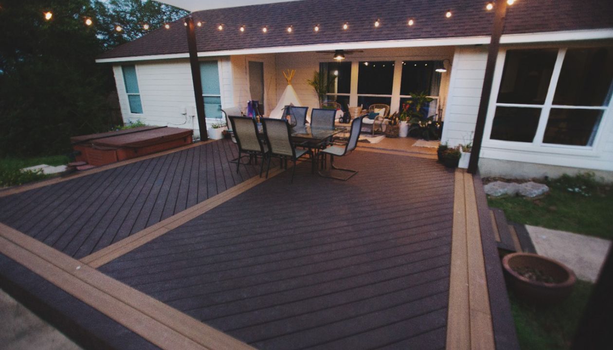 Trex Select Woodlawn Brown with Havana Gold Border